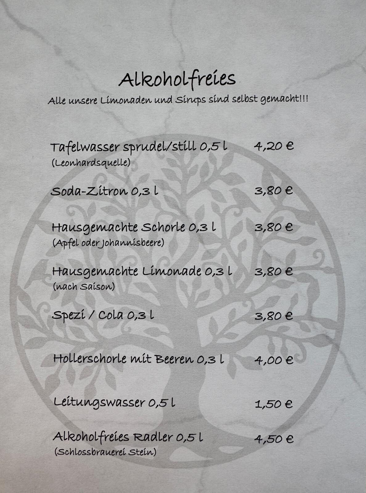 Alkoholfreie Getränkekarte im Cafe des Lebens Pertenstein mit Kaffee, Säften und Erfrischungsgetränken