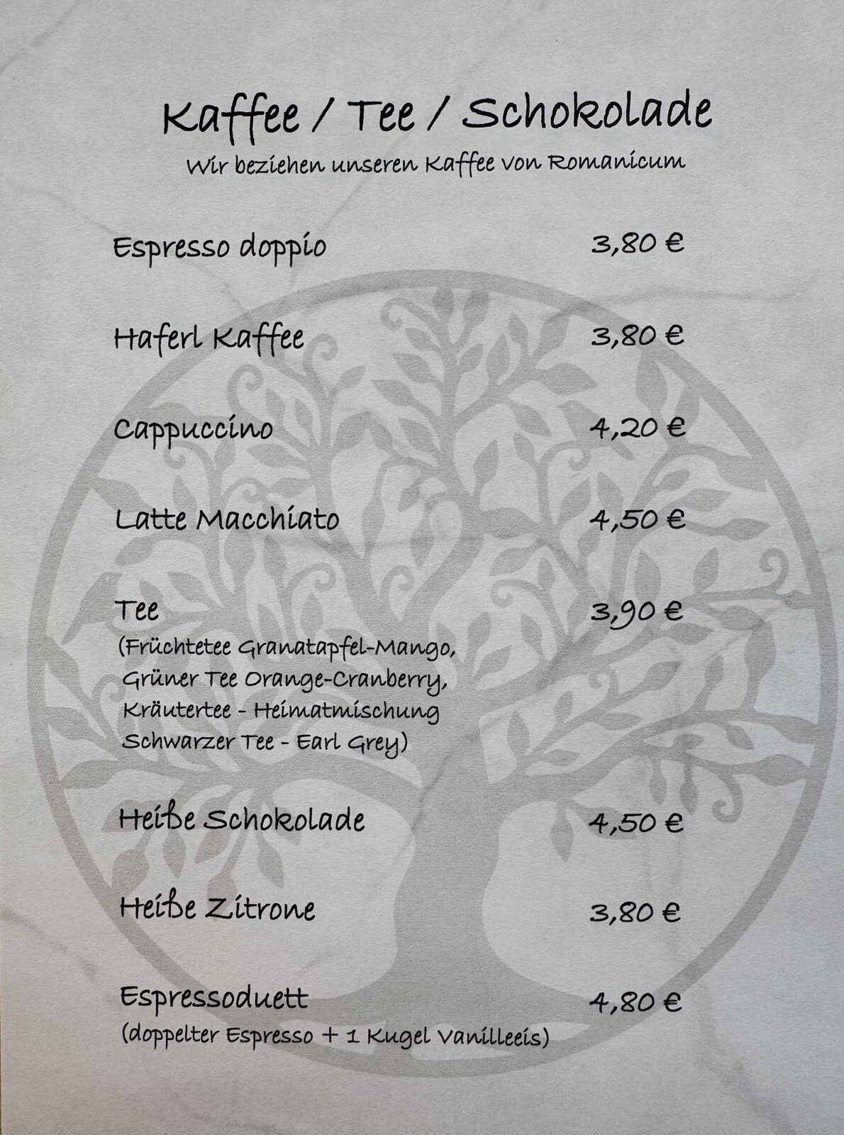 Kaffee und Tee Auswahl im Cafe des Lebens Pertenstein mit verschiedenen Kaffeespezialitäten