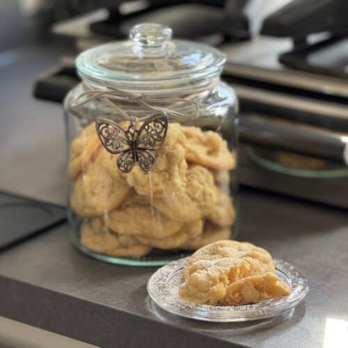 Hausgemachte Kekse in einem Glas serviert im Café des Lebens